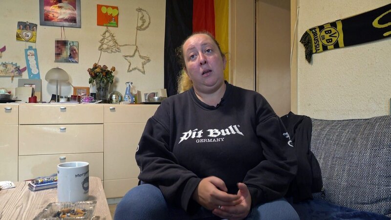 Petra freut sich über ihre Teilzeitstelle. – Bild: RTLZWEI