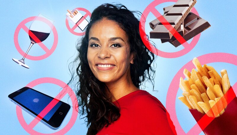 Die christliche Fastenzeit beginnt und ist für viele eine Chance. Denn Verzicht sei der Schlüssel zum Glück – sagen Forschende. Was sich Menschen zum Anfang der Fastenzeit vornehmen: weniger Bildschirmzeit, weniger Fleisch, weniger Alkohol oder weniger Zucker – ist gut für die Gesundheit, aber auch für den Geldbeutel und für die Umwelt. Denn wer verzichtet, lebt häufig auch nachhaltiger. Florence Randrianarisoa erklärt bei Quarks: Wie viel Verzicht ist tatsächlich gut für uns? Und wie halten wir ihn durch? Wissenschaftlich fundierte und praktische Tipps für: Weniger ist mehr! – Bild: WDR/​Tilman Schenk/​picture alliance/​Zoonar/​picture alliance/​Givaga/​Shotsh/​picture alliance/​ASSOCIATED PR/​ picture alliance/​Bernd Schmidt