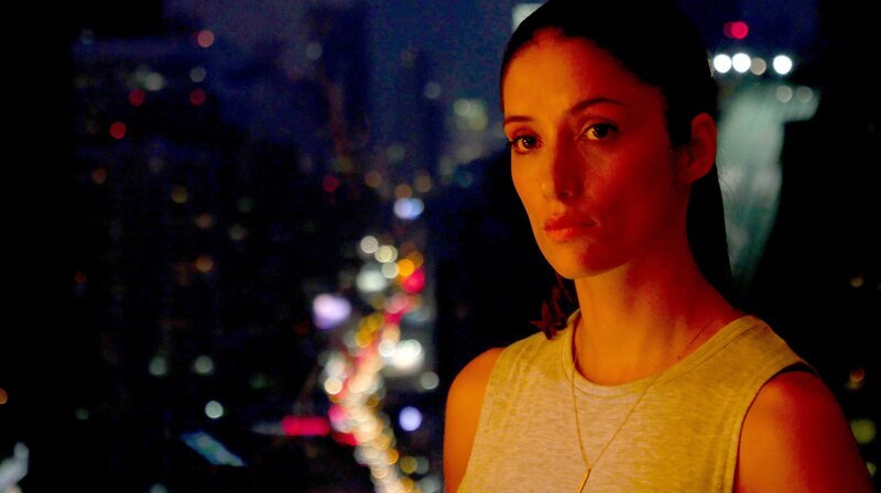 Derya (Melanie Winiger) reist nach Bangkok, um Özakin zu unterstützen. – Bild: ARD Degeto/​Hans-Joachim Pfeiffer