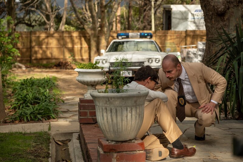 Det May (GREG PARVESS), Hargett (ALEX AN-LOS) see Charles (SCOTT GEORGE) covered in blood and distraught. – Bild: Discovery Communications/​Raquel Fernandes