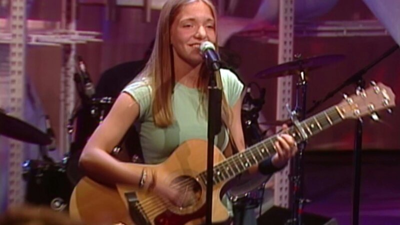 Singer-Songwriterin Emily Laudeman tritt auf. – Bild: Bibel TV