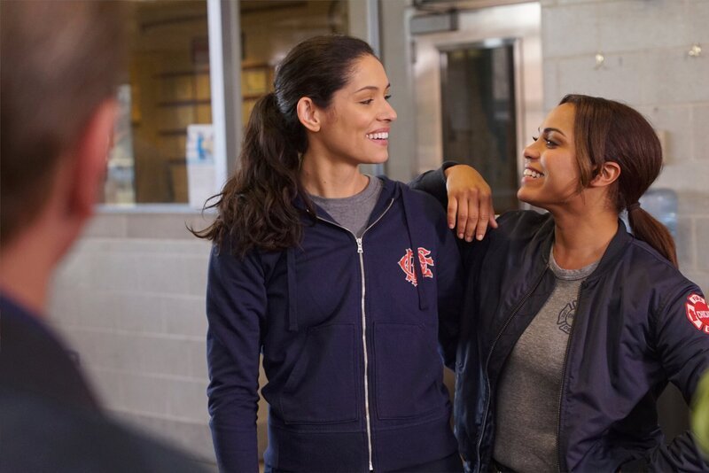 Stella Kid (Miranda Rae Mayo, l.), Gabriela Dawson (Monica Raymund) Die Verwendung des sendungsbezogenen Materials ist nur mit dem Hinweis und Verlinkung auf TVNOW gestattet. – Bild: UNIVERSAL CHANNEL