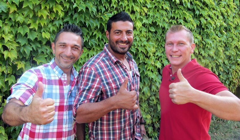 Wieder wartet ein heikler Fall auf die Trödelprofis Mauro Corradino (li.), Sükrü Pehlivan (Mitte) und Otto Schulte – Bild: RTL II – Recht zum Abdruck/​Darstellung zeitlich/​sachlich beschränkt auf die Bewerbung der Sendung