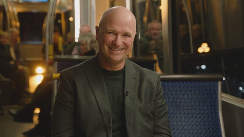 Ob Stoiber, Seehofer, Aiwanger oder Söder. Wohl keiner kann die politische Elite so gut parodieren wie er: der Kabarettist Wolfgang Krebs aus Kaufbeuren. – Bild: BR/​Michael Maylandt