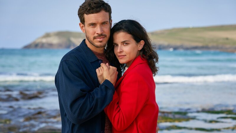 Obwohl ihre Einstellung in Sachen „Liebe“ unterschiedlicher nicht sein könnte, kommen Mary (Maxine Kazis) und Paul (Tobias van Dieken) sich näher. – Bild: SRF/​ZDF/​Jon Ailes