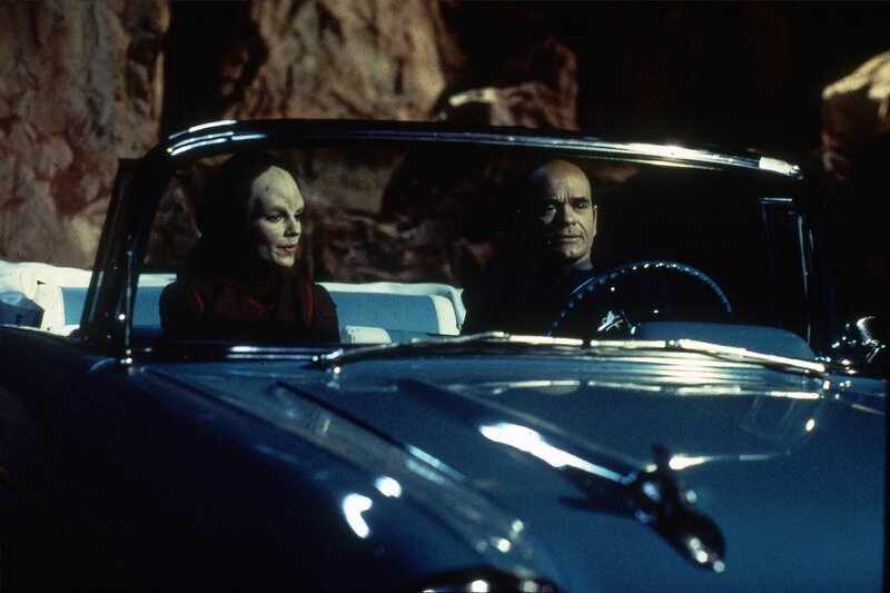 Second from the left: The Doctor (Robert Picardo) – Bild: SyFy (DE) /​ CBS Studios Inc