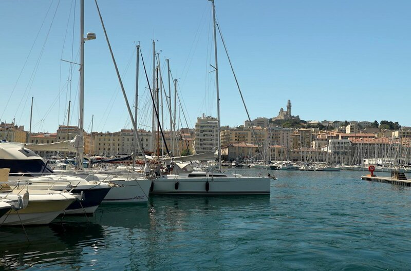 Marseille im späten 19. Jahrhundert: Die Tabakfabrik des Viertels Belle de Mai, in der zahlreiche Frauen arbeiteten, wurde zur Wiege einer historischen Revolte. – Bild: Elephant Doc