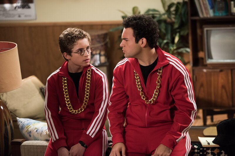 Adam Goldberg (Sean Giambrone, l.); Barry Goldberg (Troy Gentile, r.). – Bild: Sony Pictures Television Inc. /​ Eddy Chen Lizenzbild frei