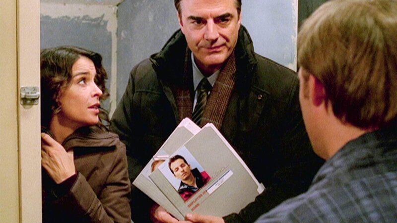 Barek (Annabella Sciorra) und Logan (Chris Noth) sind sich sicher: Der sexuell frustrierte Fluginspektor Duane (Brad Renfro) ist der Mörder. – Bild: Foto: RTL/​VP/​MP