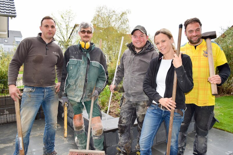 V.l.: Jan, Ralf, Henrik, Bianca und Claus – Bild: TVNOW /​ Tokee Bros.