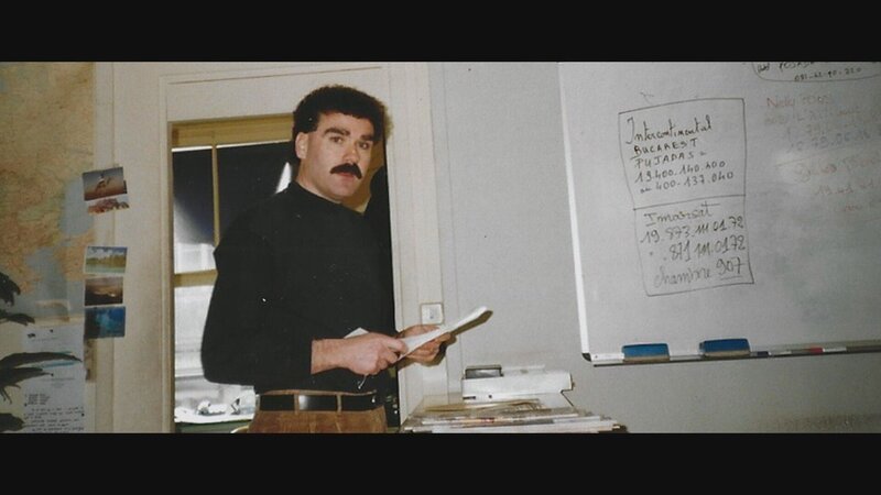 Der Reporter Bernard Nicolas.  Die Verwendung des sendungsbezogenen Materials ist nur mit dem Hinweis und Verlinkung auf RTL+ gestattet.; Der Reporter Bernard Nicolas.  Die Verwendung des sendungsbezogenen Materials ist nur mit dem Hinweis und Verlinkung auf RTL+ gestattet. – Bild: RTL /​ Bernard Nicolas