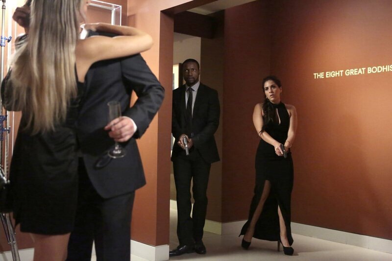 Schon bald müssen Zapata (Audrey Esparza, r.) und Edgar Reed (Rob Brown, 2.v.r.) erkennen, dass die rächende Ex-Agentin ihnen immer einen Schritt voraus ist … – Bild: Warner Brothers