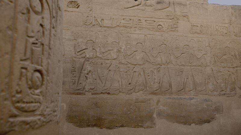 Wandschnitzereien der Söhne von Ramses im Luxor-Tempel. (National Geographic/​Valerie Mellon) – Bild: National Geographic