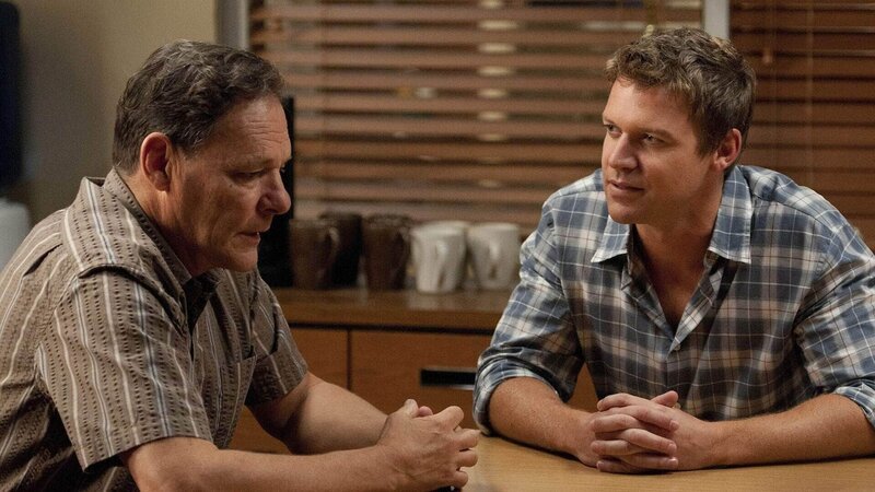 Jim Longworth (Matt Passmore, re.) und Frank Morgan (Chris Mulkey) – Bild: TVNOW