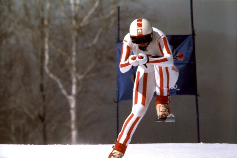 Olympische Winterspiele 1980 in Lake Placid. Annemarie Moser-Pröll auf dem Weg zu ihrer Goldmedaille in der Abfahrt. 17. Februar 1980. – Bild: SINE LEGE/​Votava /​ brandstaetter images