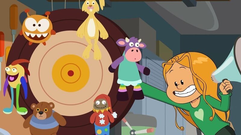 Marine hält ein Megaphone in der Hand und lädt zur Kuscheltier-Tombola. – Bild: NDR/​BAMBOO PRODUCTION – SAMKA PRODUCTIONS