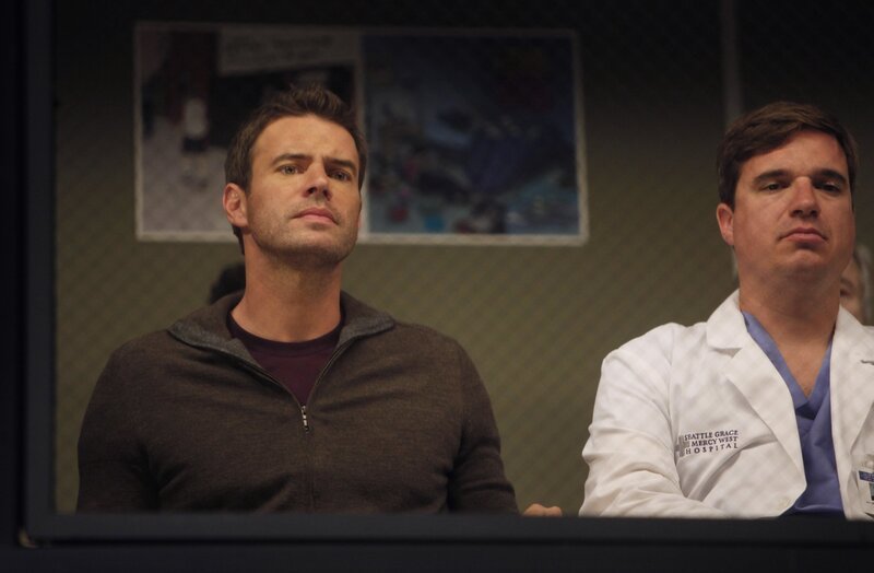 Georges Mutter Louise (Debra Monk, r.) wird ins Seattle Grace eingeliefert. Callie (Sara Ramirez, l.) traut sich nicht, ihrer ehemaligen Schwiegermutter von Arizona und ihrer Familie zu erzählen. Als sie endlich ihren Mut zusammennimmt und alles aus ihr herausplatzt, reagiert Louise allerdings sehr verständnisvoll … – Bild: American Broadcasting Companies, Inc.