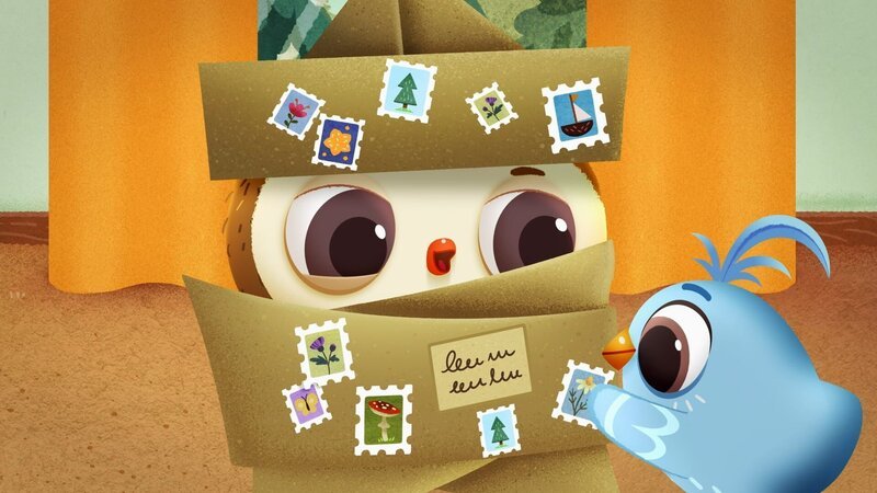 Odo verpackt sich als Paket, damit Herr Brieftaube ihn per Post in den Süden befördert. – Bild: KiKA/​Sixteen South & Letko