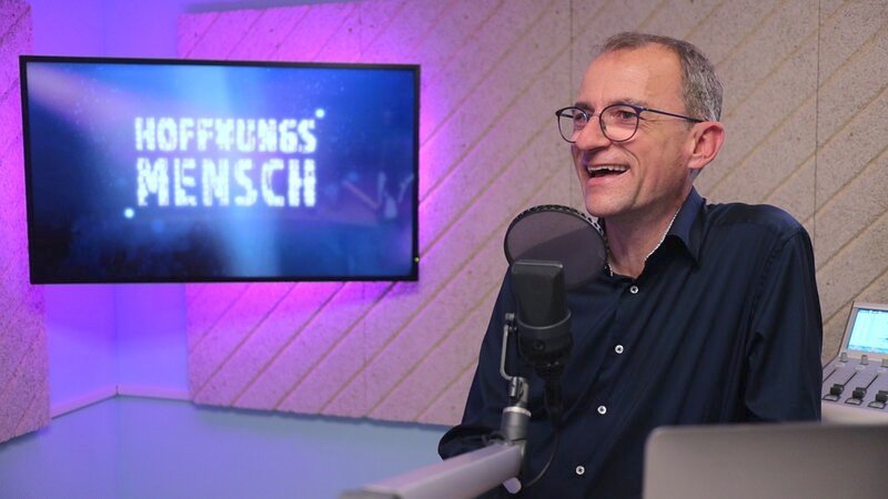 Titelbild mit Steffen Kern – Bild: Bibel TV