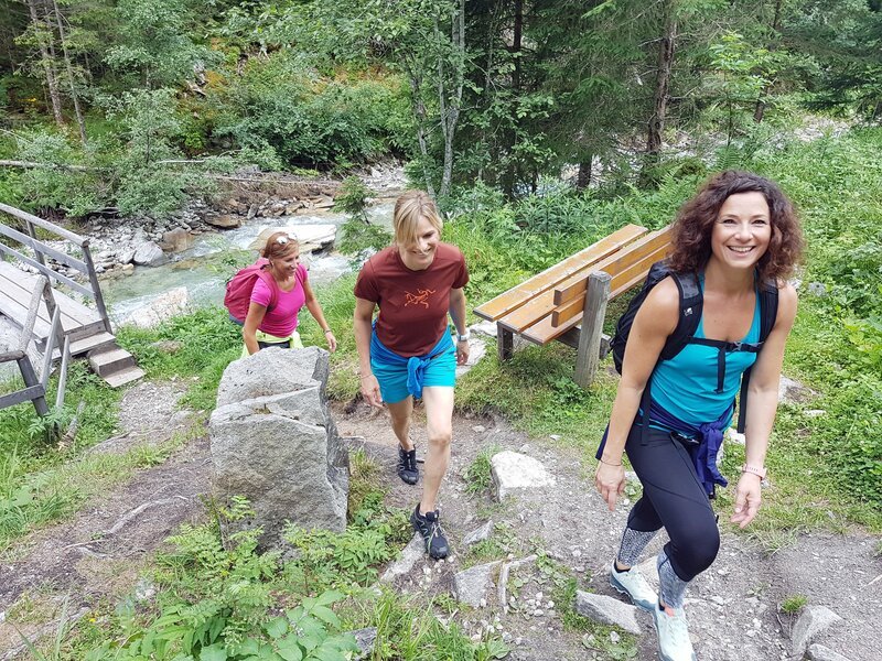 Marlies Raich mit Sandra König ( von Ö3) – Bild: ORF