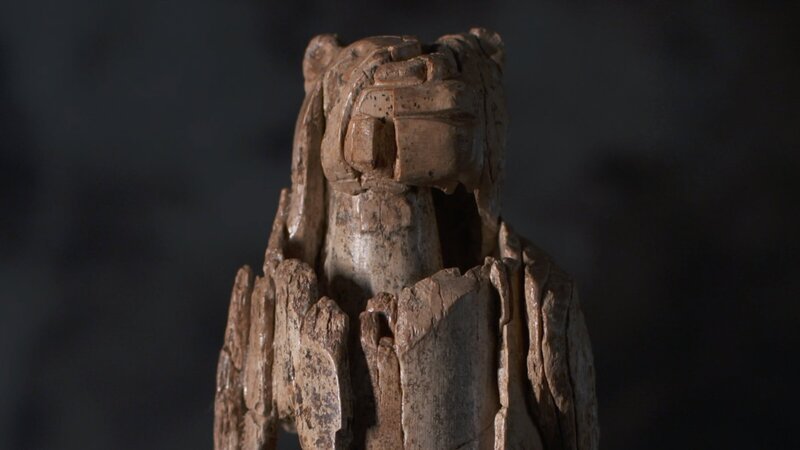 Kurz vor Ausbruch des Zweiten Weltkrieges entdeckt ein Archäologe einen 40 000 Jahre alten Schatz in Süddeutschland. – Bild: ZDF und Jim Petersen