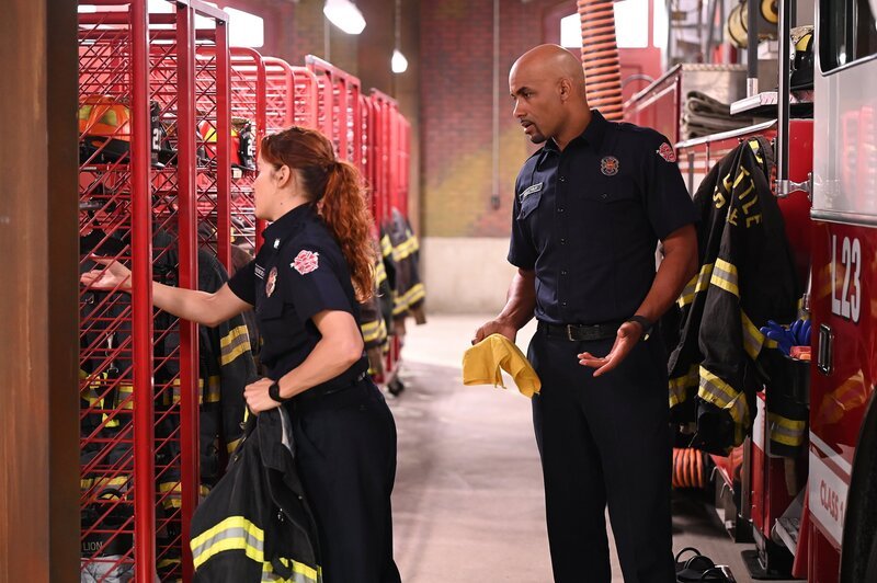 Andy Herrera (Jaina Lee Ortiz, l.); Robert Sullivan (Boris Kodjoe, r.) – Bild: American Broadcasting Companies, Inc.