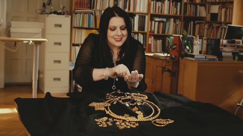 Von Pracht und Macht der Wikinger erzählt der Goldschatz von Hoen. Vergraben im späten 9. Jahrhundert. – Bild: ZDF und Alleycats