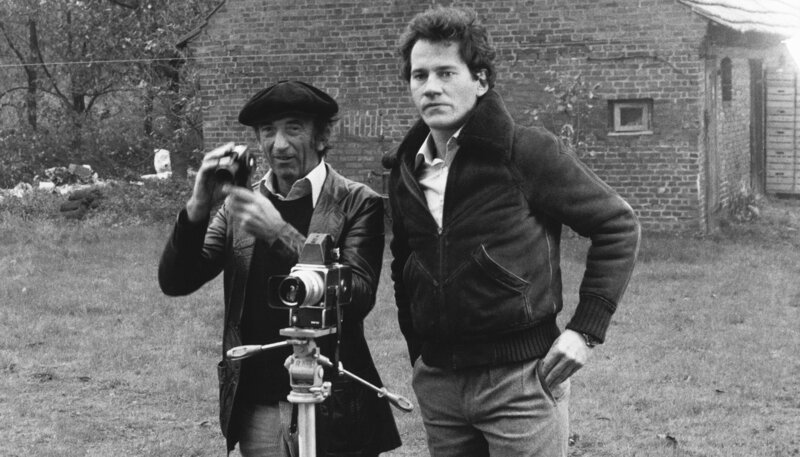 Ein Werbefotograf (Siegfried Pilz) macht für den Agenturinhaber Manfred Seemann (Manfred Lehmann) Aufnahmen von Petermanns Obsthof. – Bild: NDR/​Wagner