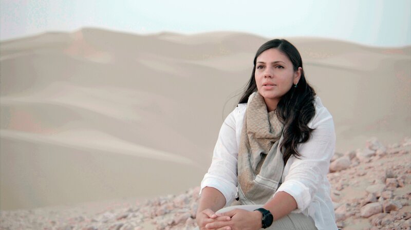 Die jordanische Biologin Sara Abdul Majid widmet ihre Forschung einem Tier, das sein gesamtes Leben in einer einzigen Düne verbringt – dem Apothekerskink. – Bild: NDR/​ORF/​ARTE/​Doclights GmbH/​NDR Naturfilm/​Skyland Productions