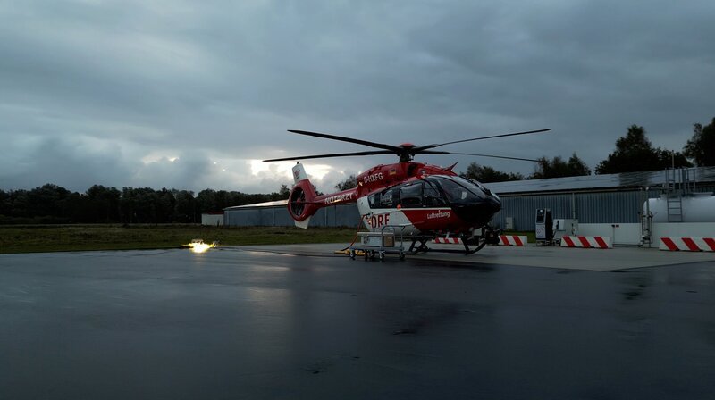 Rettungshubschrauber „Christoph 42“ an der Station in Rendsburg-Schachtholm. – Bild: NDR Rettungshubschrauber „Christoph 42“ an der Station in Rendsburg-Schachtholm. – Bild: NDR