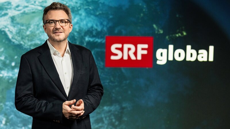 Moderator Sebastian Ramspeck – Bild: SRF/​Gian Vaitl