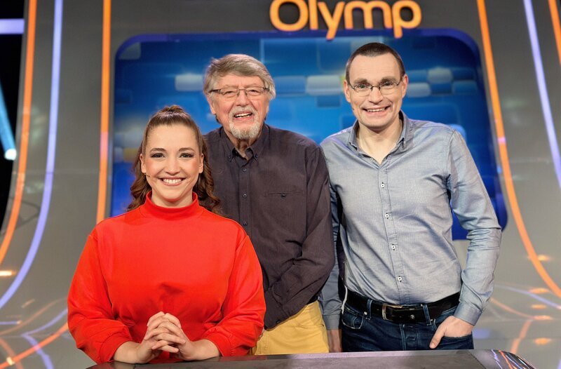 Quizduell-Olymp: Marie-Louise Fick (l.), Prof. Eckhard Freise (M.) und Thorsten Zirkel (r.) – Bild: ARD/ITV Studios Quizduell-Olymp: Marie-Louise Fick (l.), Prof. Eckhard Freise (M.) und Thorsten Zirkel (r.) – Bild: ARD/ITV Studios