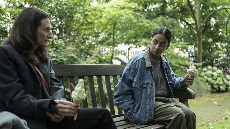 Pam (Anjana Vasan), Helene (Camille Cottin) – Bild: Anika Molnar