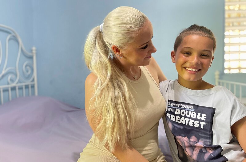 Nancy mit ihrem Sohn Lian. – Bild: HR