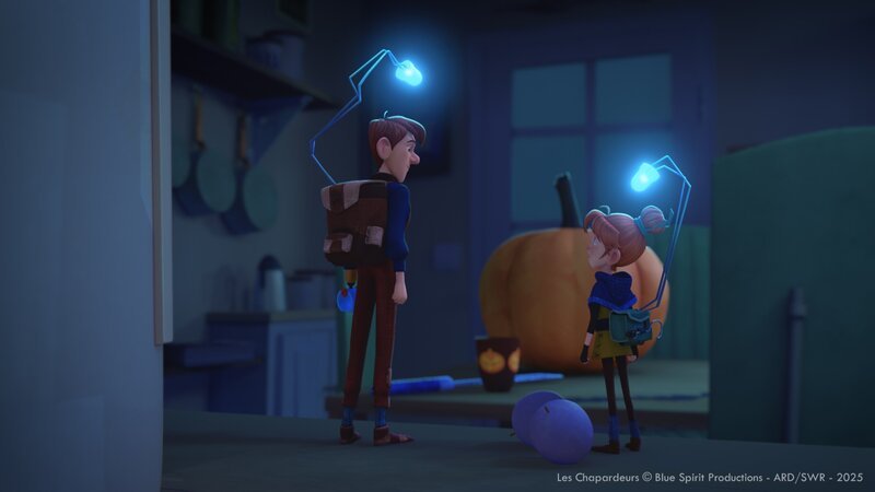 Paul und Arrietty wundern sich. Wozu brauchen die Schumanns so einen großen Kürbis? – Bild: SWR/​Blue Spirit Productions