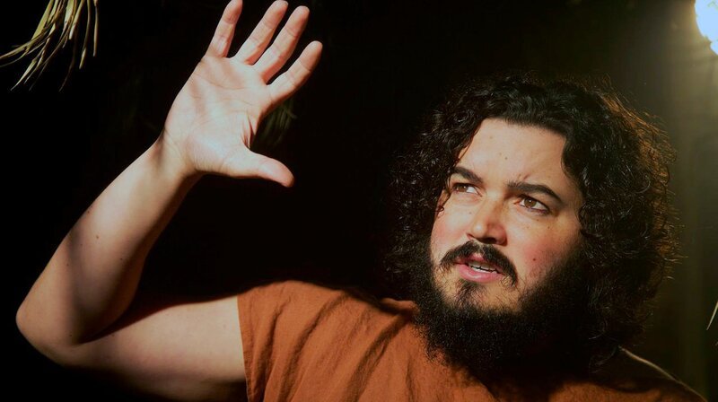 Im irakischen Mossul sprengt der IS den Schrein des Jonas, genannt Nabi Yunus. Die Welt ist schockiert, doch in den Ruinen entdecken Archäologen noch nie gesehene Statuen. – Bild: phoenix/​ZDF/​BBC