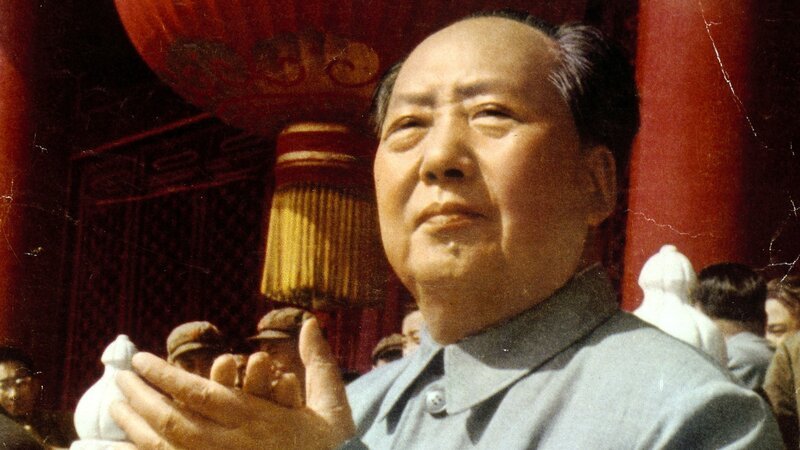 SRF school Mao – Chinas roter Kaiser: Grosser Sprung Mao Zedong auf dem Pferd während des langen Marschs – Bild: SRF/​IMAGO/​KHARBINE-TAPABOR