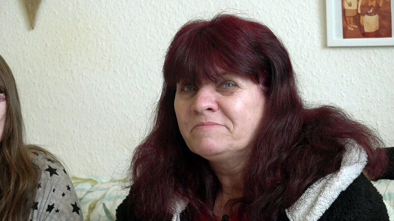 Petra hat Probleme mit ihrer Zahnprothese.. – Bild: RTL Zwei