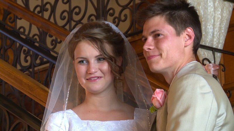 Josh and Aleksandra smiling after their wedding ceremony. – Bild: TLC /​ Discovery Communications