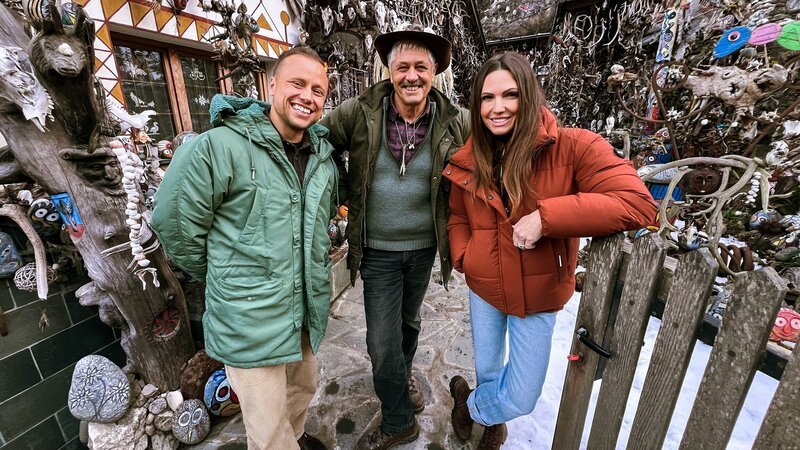 Jan Fitze (l.) und Viola Tami (r.) bei Lorenz Kuntner (M.) in Prad am Stilfserjoch – Bild: SRF