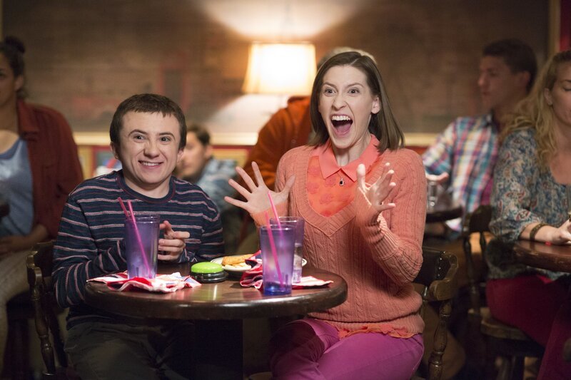 Brick (Atticus Shaffer, l.); Sue (Eden Sher, r.) – Bild: American Broadcasting Companies, Inc.