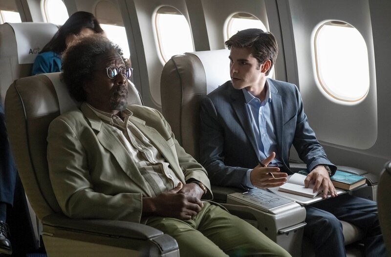 l-r:  Jonas Pierce (Clarke Peters), Álex Ventura (Álvaro Mel) – Bild: WDR/​Telefónica Audiovisual Digital, S.L.U.