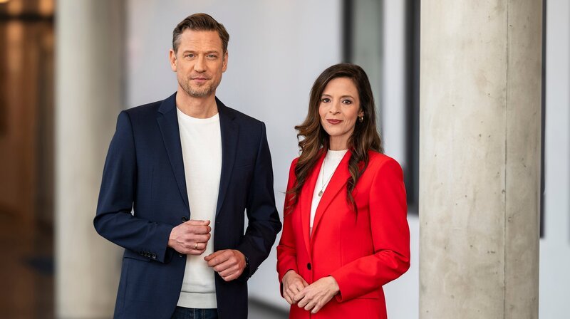 Elf Tage vor der Bundestagswahl stellen sich Spitzenkandidatinnen und -kandidaten aus Baden-Württemberg in der Phoenixhalle in Stuttgart den Fragen der Bürgerinnen und Bürger. Moderiert wird die Livesendung von Florian Weber und Stephanie Haiber. – Bild: SWR/​Patricia Neligan