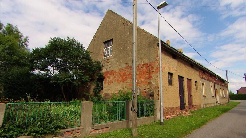 Ein Teil des Hauses von Katrin und Frank ist vermietet. – Bild: RTL II