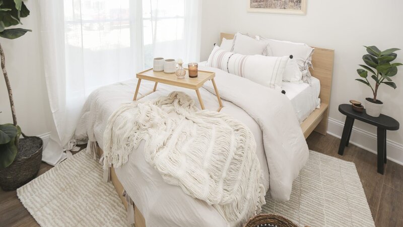 Bedroom furniture – Bild: Discovery, Inc. All Rights Reserved.