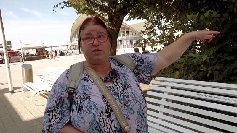 Marita geniesst die Zeit in Warnemünde. – Bild: RTLZWEI