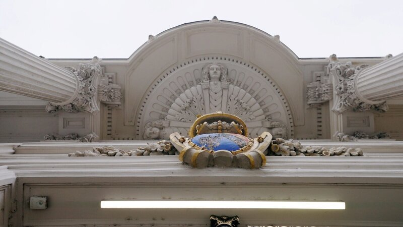 Palais Schey, Eingang. – Bild: ORF/​Pammer Film