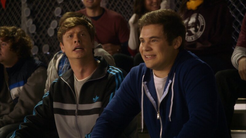 L-R: Anders Holmvik (Anders Holm), Adam DeMamp (Adam Devine) – Bild: Comedy Central