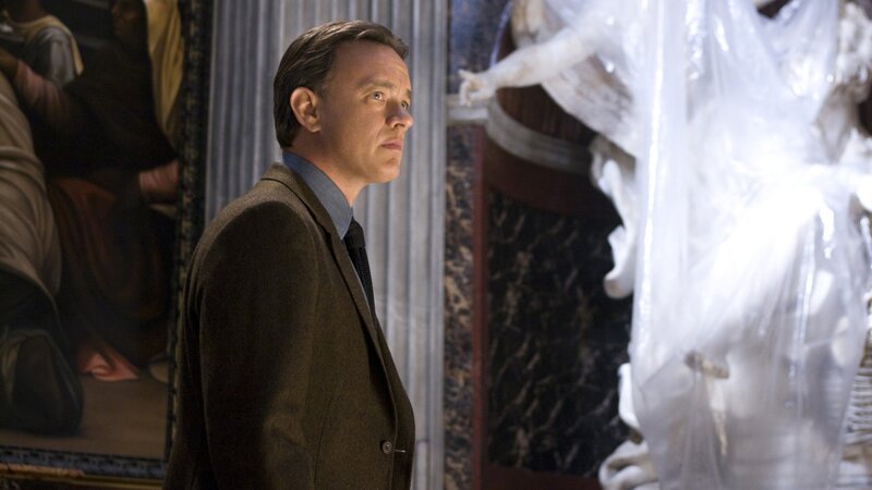 Robert Langdon (Tom Hanks) entdeckt Hinweise, dass die Geheimorganisation der Illuminaten auferstanden ist. – Bild: RTL 2