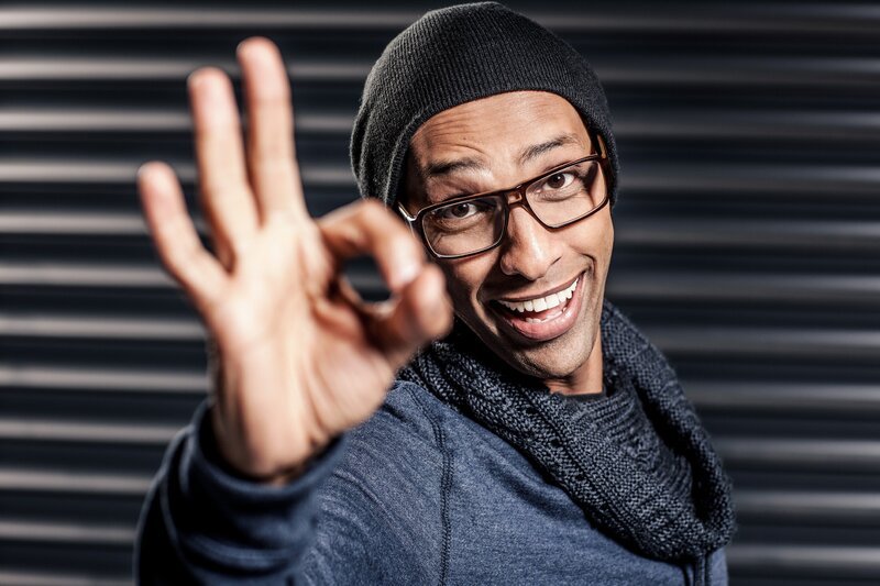 Moderator Amiaz Habtu – Bild: VOX/​Boris Breuer